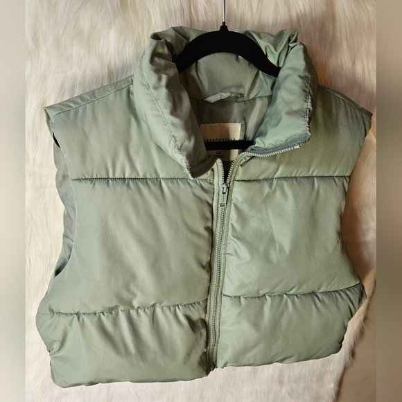 Aeropostale Classic Sage Green Cropped Puffer Vest - Picture 2 of 9